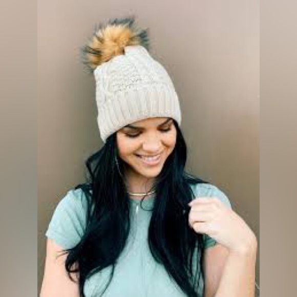 DAVID & Young Faux Fur lined Grey knit winter hat COZY! Pom Pom - Picture 8 of 9